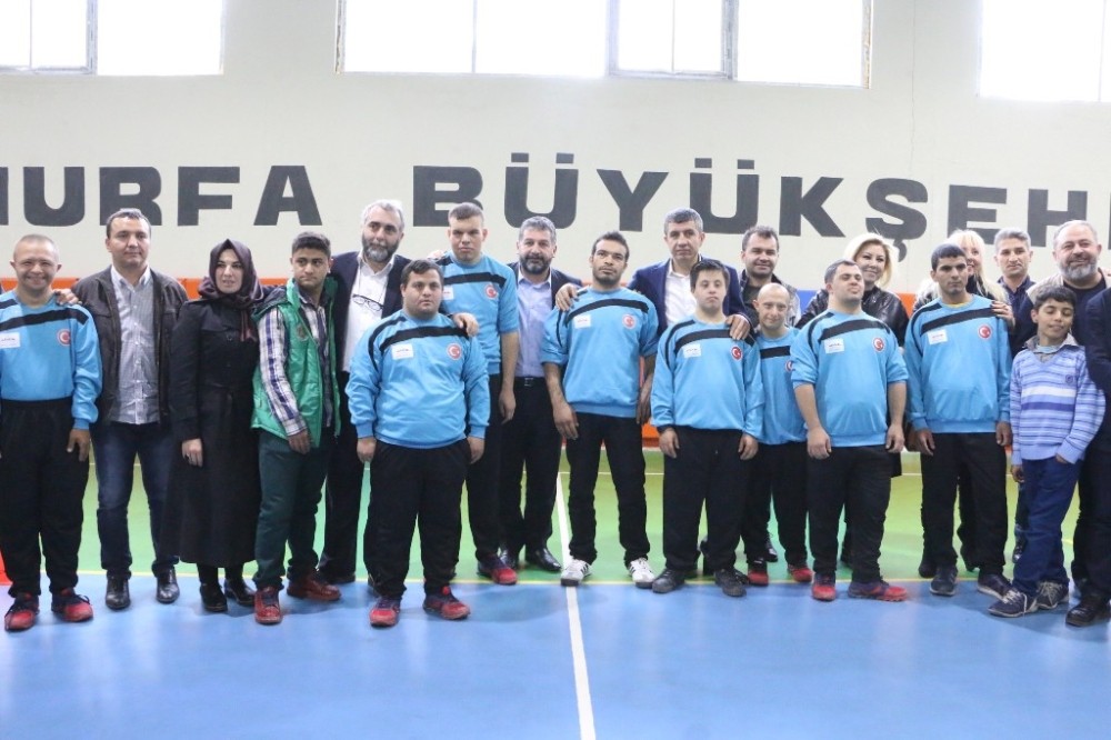 Gazeteciler engelliler koordinasyon merkezini gezdi