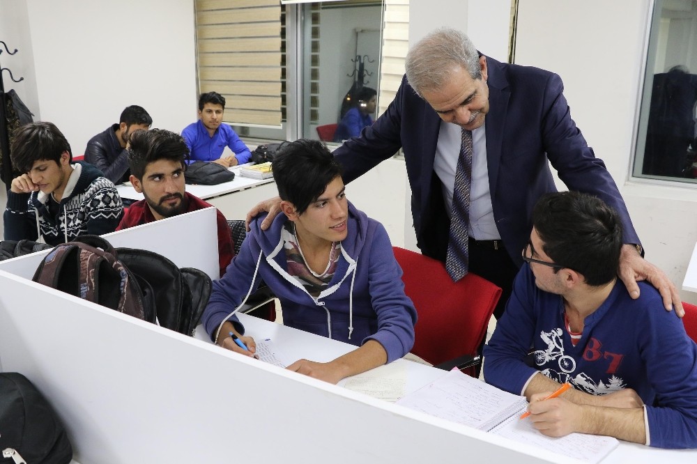 Demirkol öğrencilerle buluştu