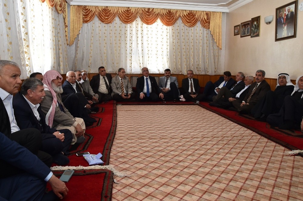 Şanlıurfa Valisi Tuna kanaat önderleriyle bir araya geldi