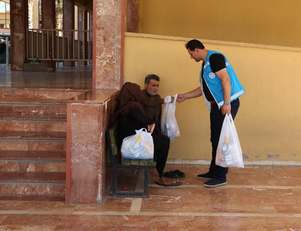 Haliliye belediyesi, hasta yakınlarını iftar yemeği dağıttı