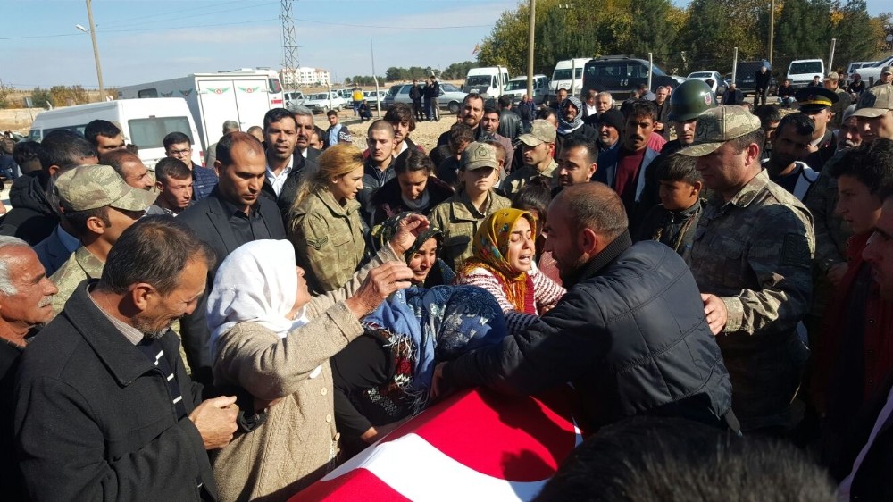 Nişanlandıktan 5 gün sonra kazada ölen güvenlik korucusu defnedildi