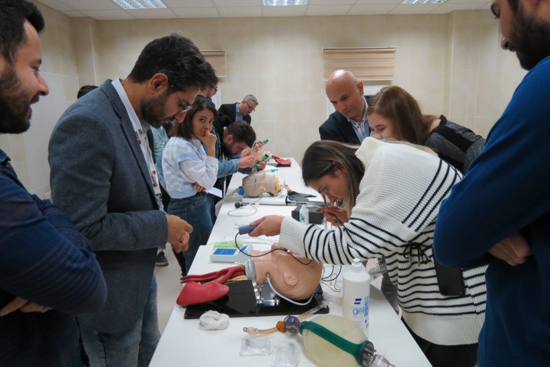 63. İLERİ KARDİYAK YAŞAM DESTEĞİ KURSU HARRAN ÜNİVERSİTESİ HASTANESİNDE YAPILDI