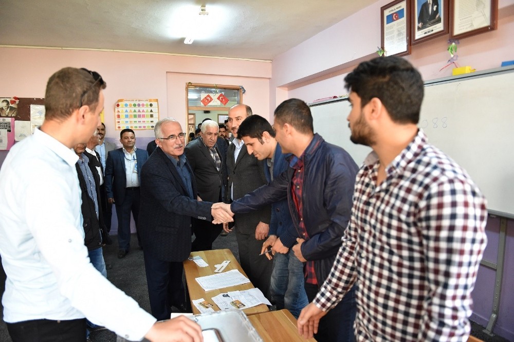 Vali Tuna oyunu kullandı