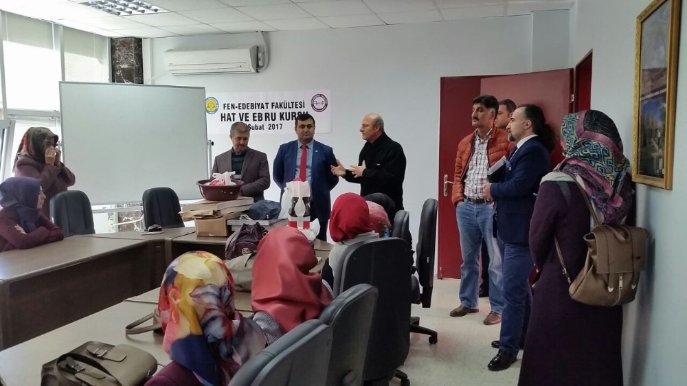 Harran Üniversitesinde ebru ve hat sanatı kursu açıldı