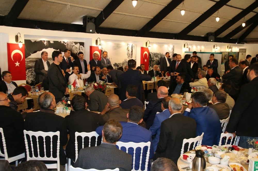 Ak kadrolar muhtarlarla bir araya geldi