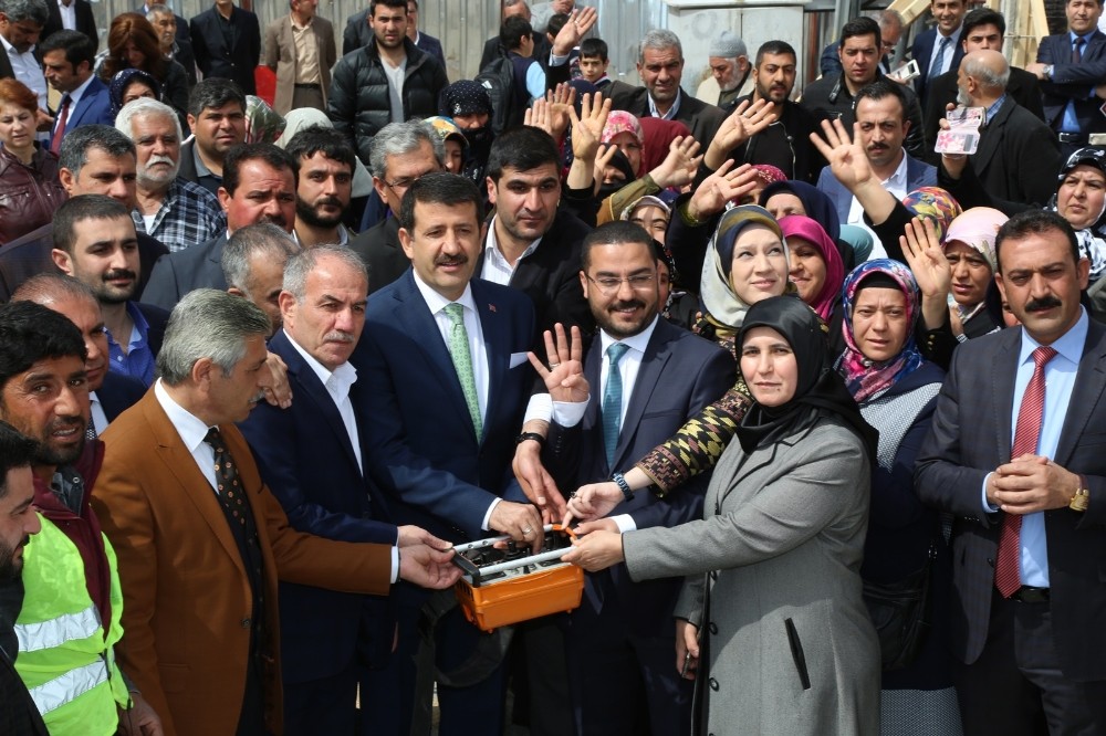 Başkan Ekinci muhtar evi ve çok amaçlı salonun temelini attı
