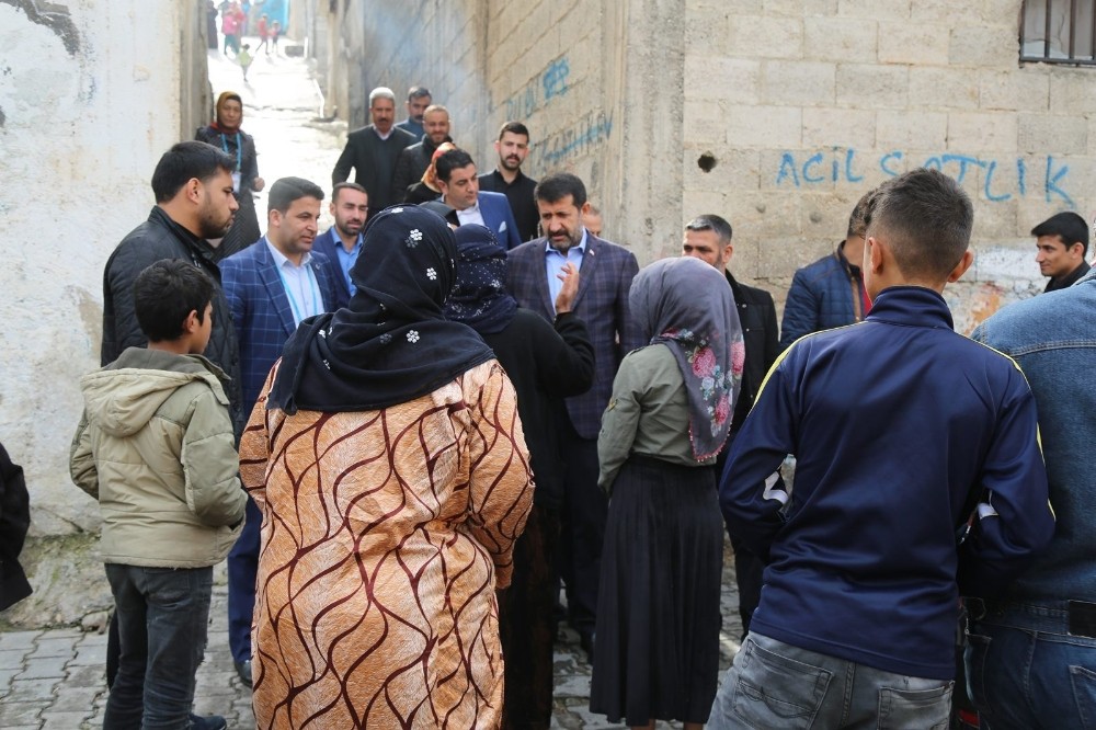 Ekinci çat kapı ziyaretlerini sürdürüyor