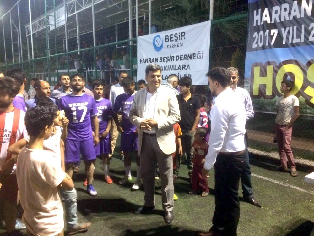 Çiftçiler bu defa futbol sahasında ter döktü