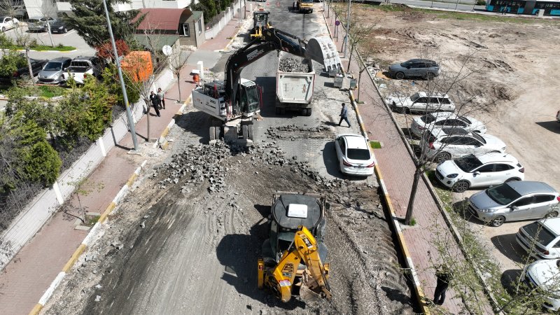 Deforme Olan Parke Taşları Sökülüyor: O Caddeye Konfor Geliyor