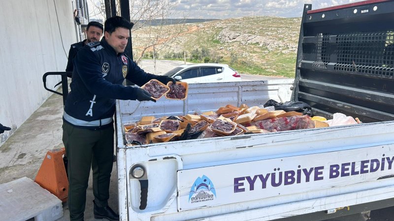 Eyyübiye'de Şok Baskınlar: Raflardan Zehir Çıktı, Tarihi 2 Ay Geçmiş Etler Yakalandı!