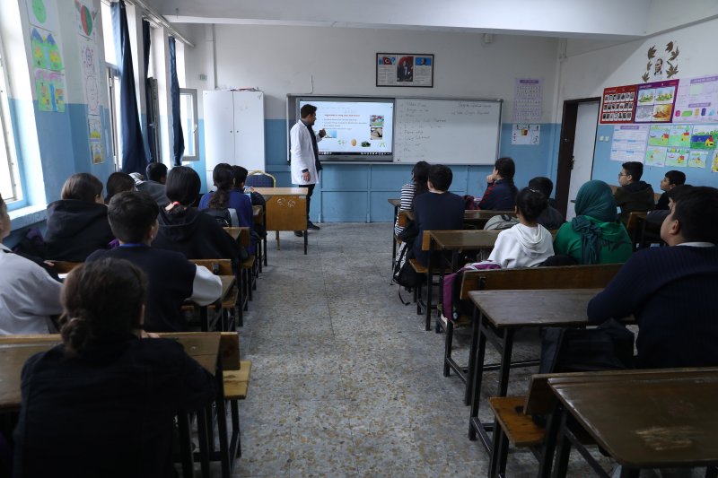 Osman Ertörer Ortaokulu’nda Gençler İçin Kritik Seminer: Hem Fiziksel Hem Ruhsal Destek