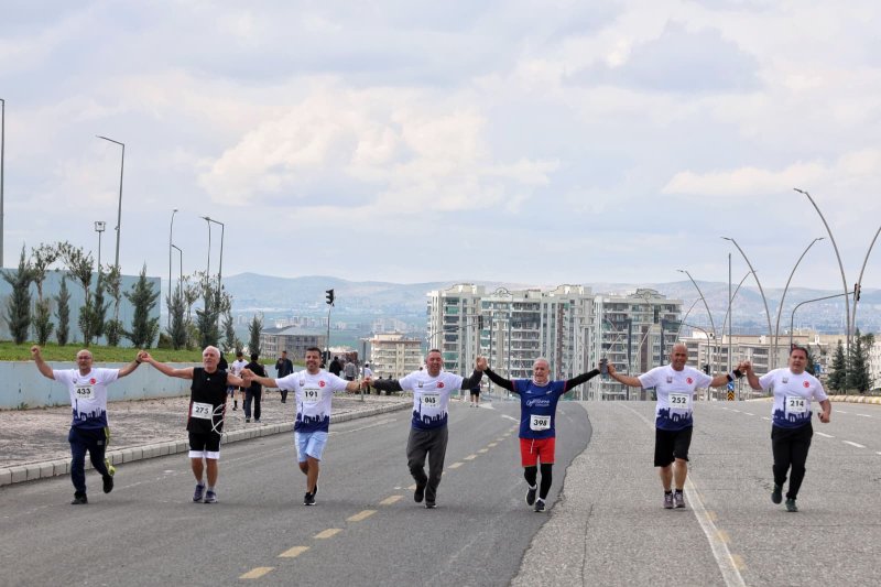ŞANLIURFA’DA 11 NİSAN COŞKUSU KOŞUYLA TAÇLANDI