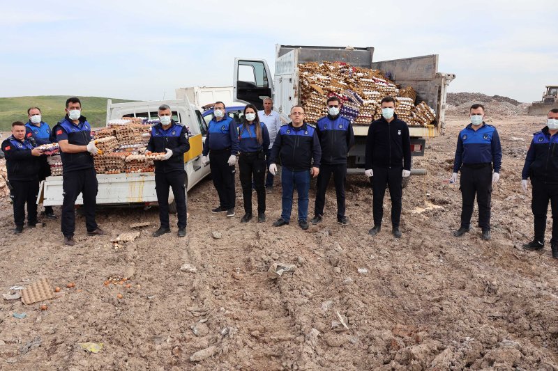 HALİLİYE’DE SAĞLIKSIZ DEPOYA BASKIN: 5 BİN KOLİ YUMURTA İMHA EDİLDİ