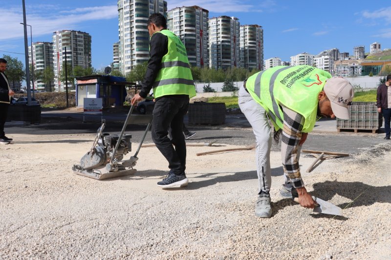 KARAKÖPRÜ’DE YOL SEFERBERLİĞİ: 12 EKİP SAHADA ÇALIŞIYOR
