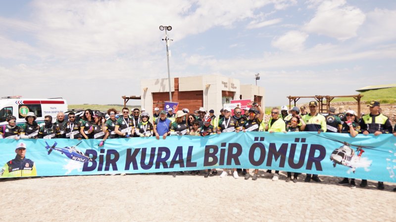 ŞANLIURFA’DA PEDALLAR TARİHE DÖNDÜ: 250 SPORCUYLA ULUSLARARASI BİSİKLET FESTİVALİ