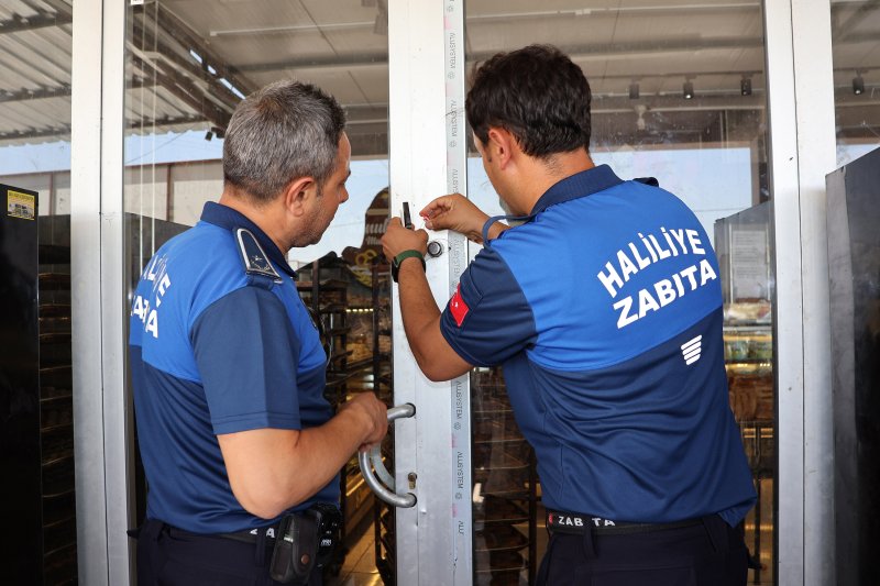 HALİLİYE’DE HİJYEN KURALLARINA UYMAYAN İŞLETME MÜHÜRLENDİ