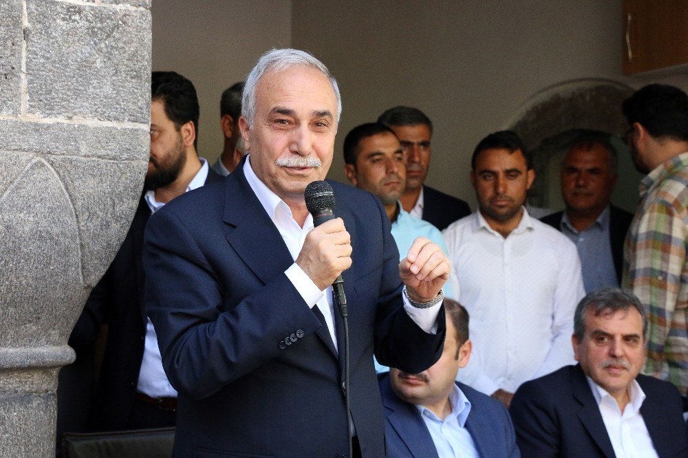 Bakan Fakıbaba: ″Bizi ayırmaya çalışıyorlar″