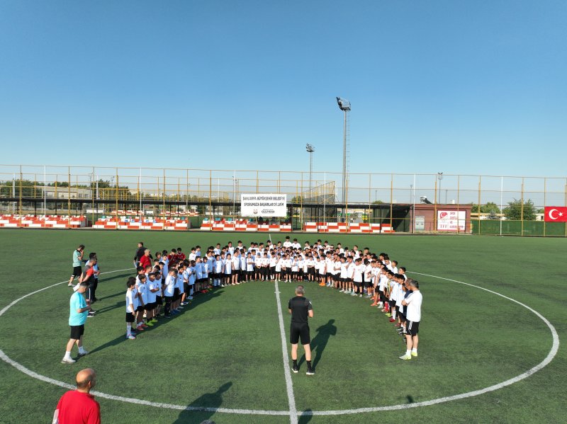ŞANLIURFA BÜYÜKŞEHİR BELEDİYESİ BİNLERCE ÇOCUĞU FUTBOLLA BULUŞTURUYOR