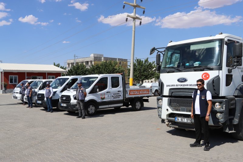 ŞANLIURFA'DA İLAÇLAMA SEFERBERLİĞİ EKİPLER GECE GÜNDÜZ SAHADA