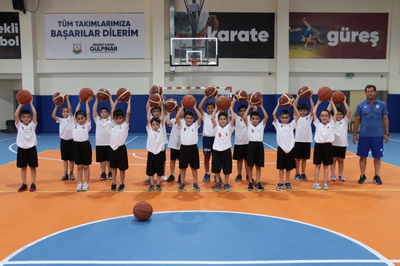 ÇOCUKLARA PROFESYONEL BASKETBOL EĞİTİMİ
