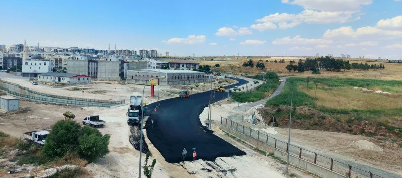 AHMET YESEVİ’DE ŞEHİT CUMA UÇAR CADDESİ ASFALTLANIYOR