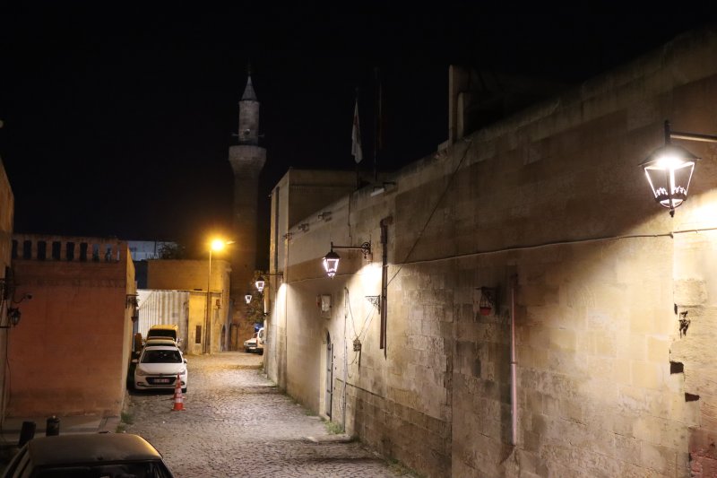ŞANLIURFA’NIN TARİHİ SOKAKLARI GECELERİ IŞIL IŞIL