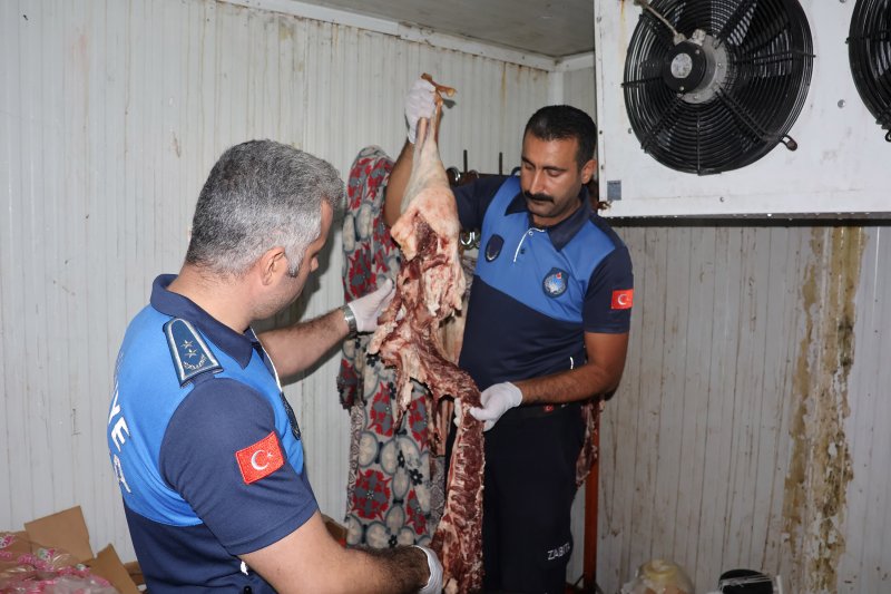 HALİLİYE’DE HALK SAĞLIĞI DENETİMİ: 315 KİLOGRAM BOZUK ETE EL KONULDU