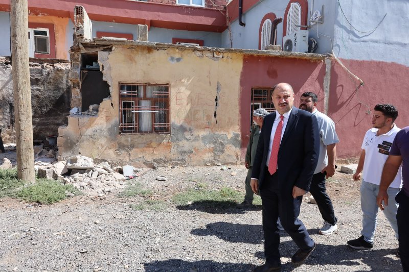 BAŞKAN GÜLPINAR, DEPREM BÖLGESİNDE İNCELEMELERDE BULUNDU