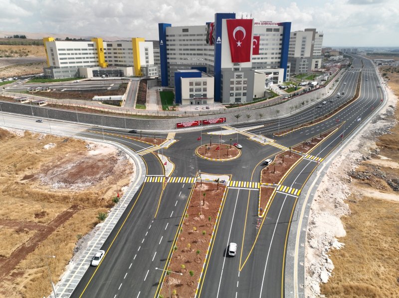 BÜYÜKŞEHİR, ŞEHİR HASTANESİ ÖNÜNDE ULAŞIMI GÜVENLİ HALE GETİRİYOR