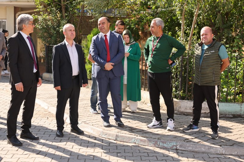 BAŞKAN ÇİFTÇİ, ŞERİF ÖZDEN BAŞARI ORTAOKULU’NDA ÖĞRENCİLERLE BULUŞTU