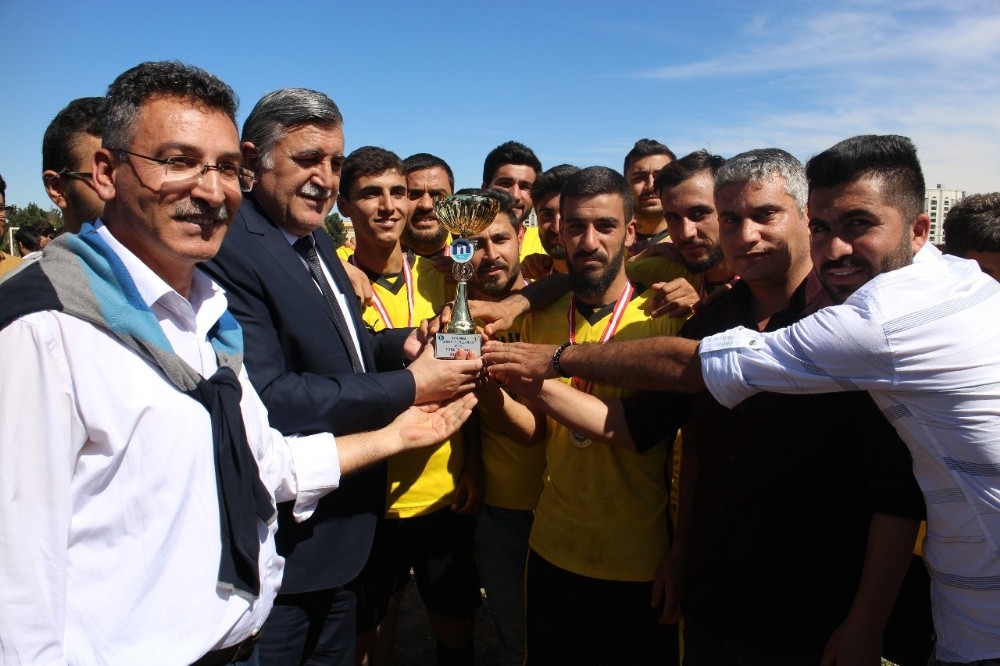 Harran Üniversitesinde  25.yıl futbol turnuvası sona erdi