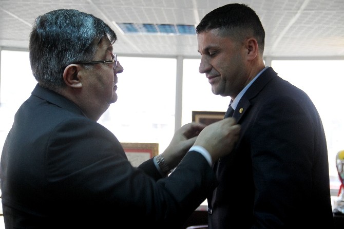 THK Genel Başkanı Atılgan’dan Keşküş’e altın rozet