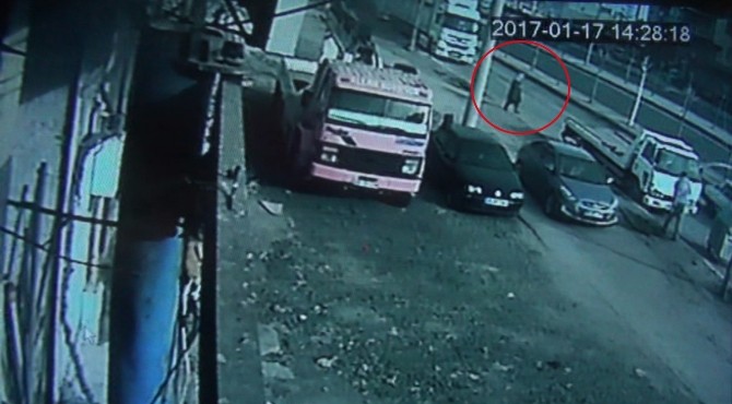 Otomobilin çarptığı yaşlı adam ağır yaralandı