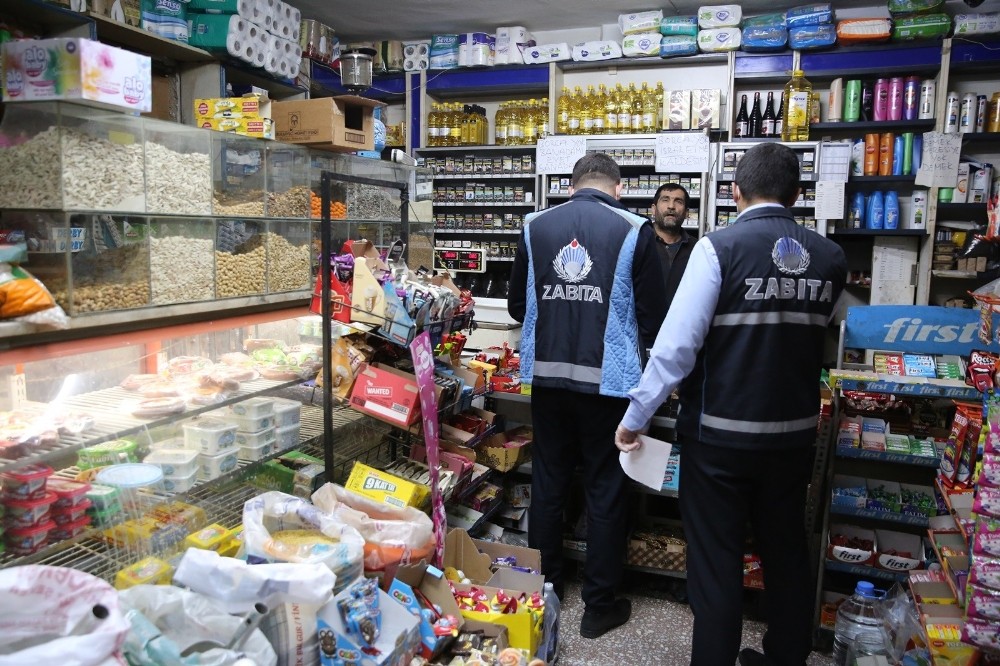 Haliliye zabıtasından marketlere uyarı