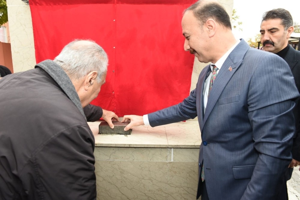 Kuveytli yardımseverlerin yapacağı iki okulun temeli atıldı