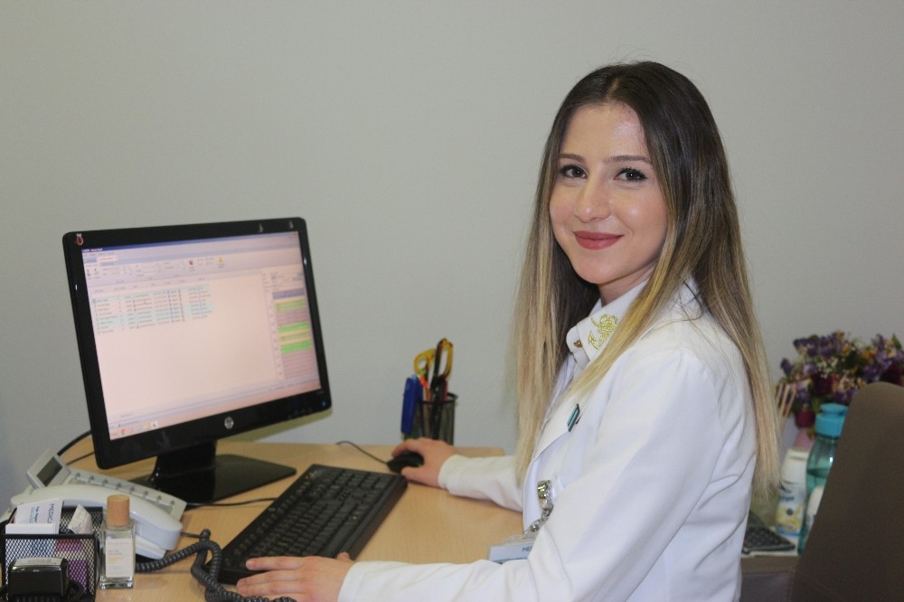 Diyetisyen Beyza Vural: “İftarla sahur arasında 1,5-2 litreye yakın su içmeliyiz”