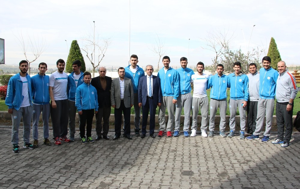 Demirkol voleybol takımından şampiyonluk sözü aldı