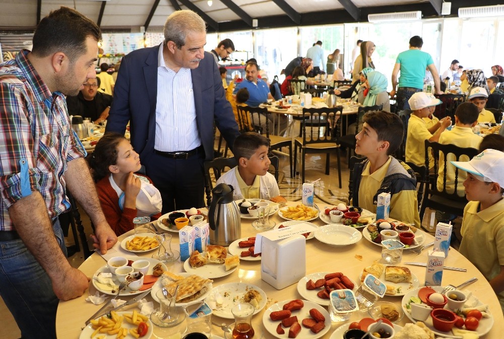 Demirkol, çocuk şenliği programına katıldı