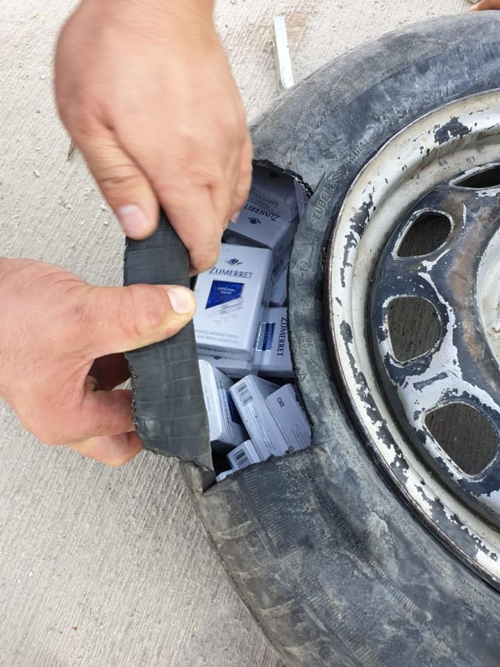 Lastik arasında kaçak sigara sevkiyatına darbe