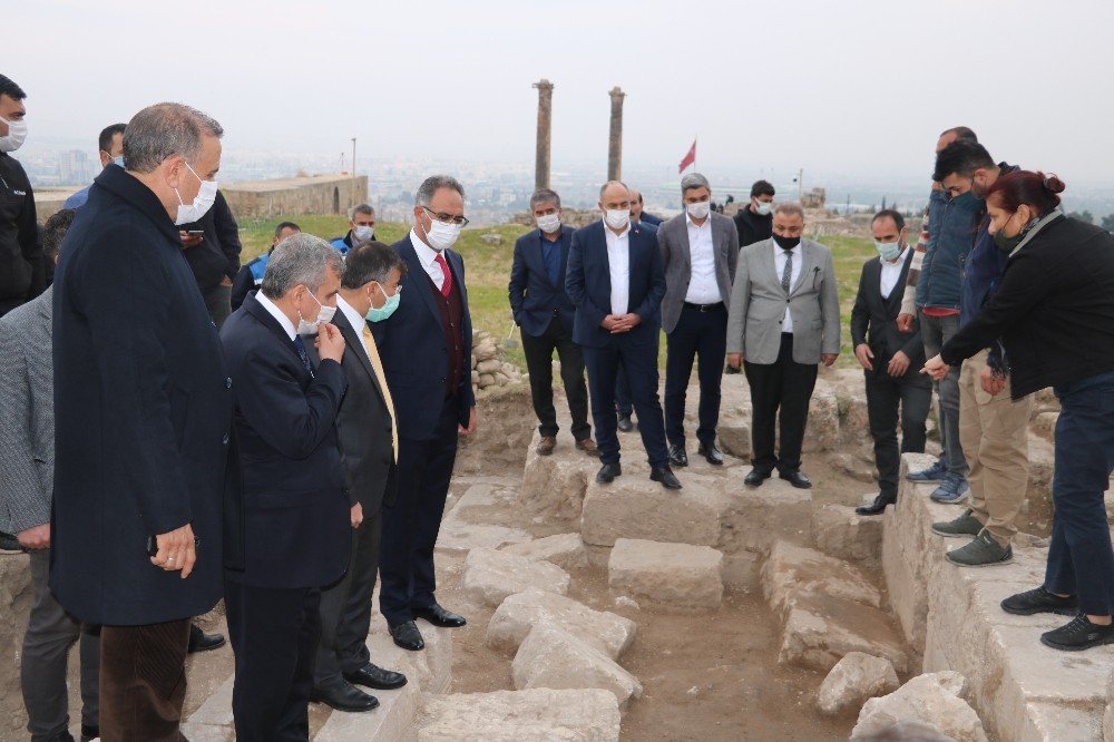 ŞANLIURFA KALESİNDE ARKEOLOJİ ÇALIŞMASI BAŞLADI