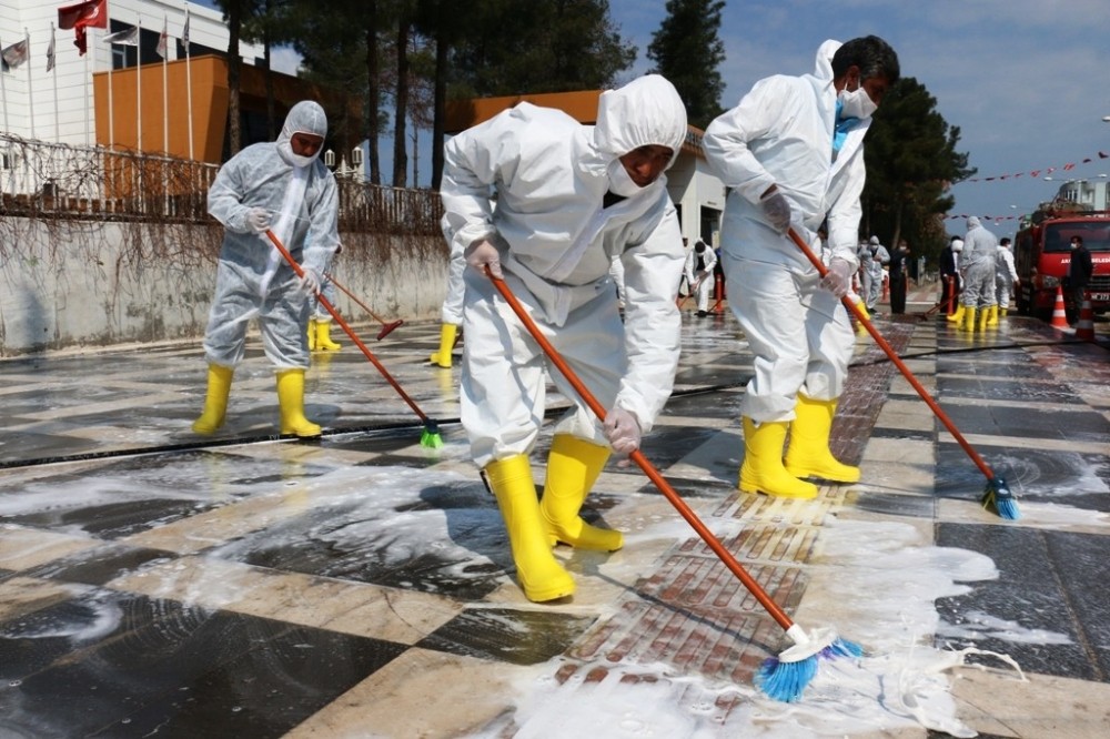 Akçakale’de çarşı merkezi dezenfekte edildi
