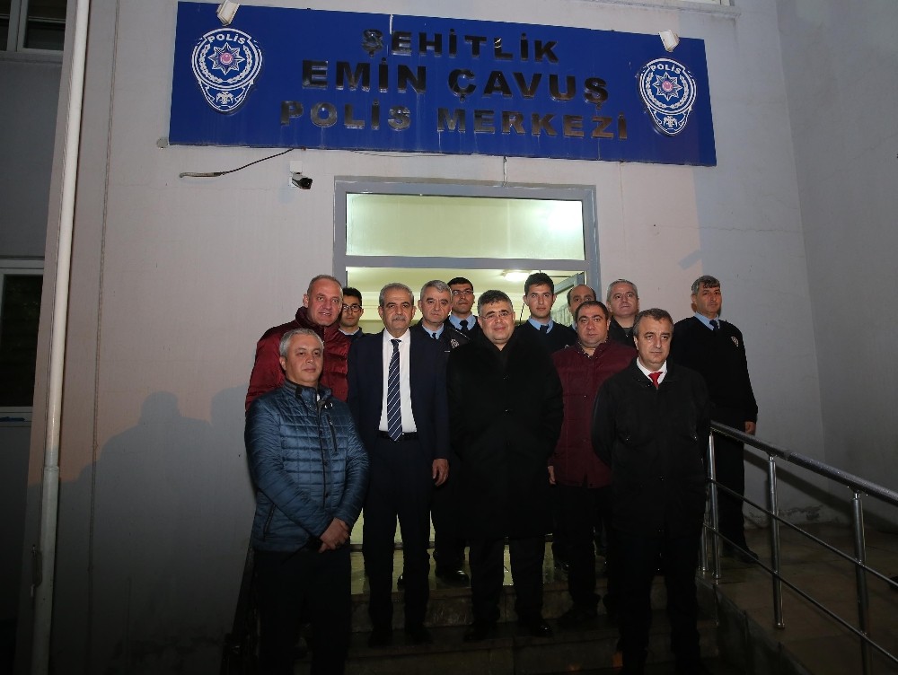 Emniyet Müdürü Tipioğlu, nöbet tutan polisleri ziyaret etti