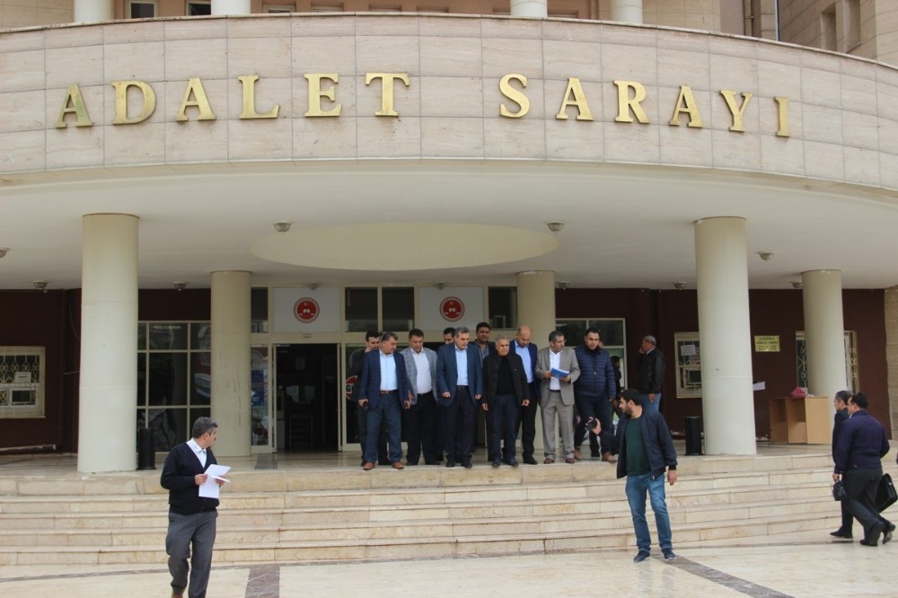 AK Parti’den sosyal medya hakaretine suç duyurusu