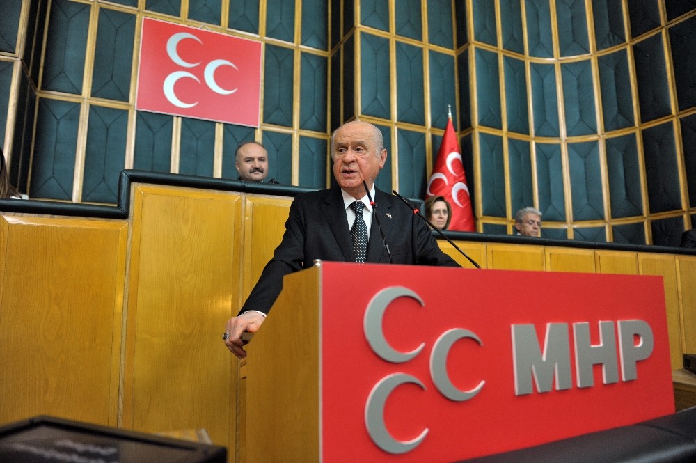 Bahçeli: “Türkiye’nin kendi göbek bağını nasıl kestiğini, nasıl keseceğini herkese gösterelim”