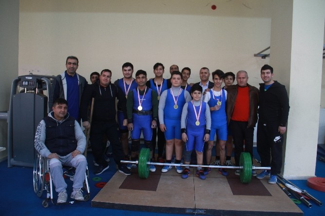 Okullar arası halter müsabakası sona erdi