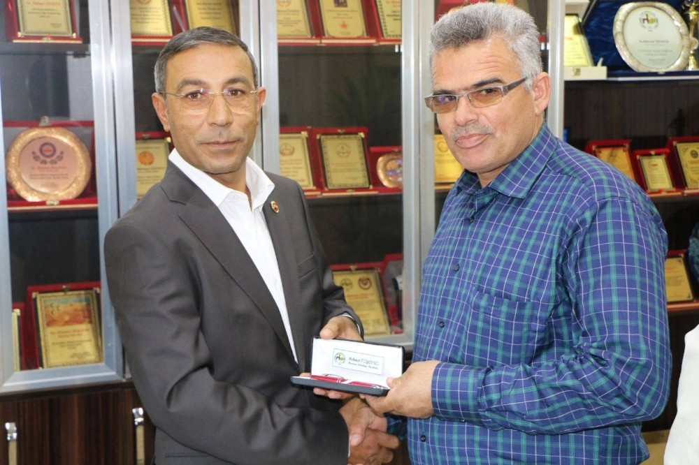 Başkan Özyavuz  Muhtarları Unutmadı