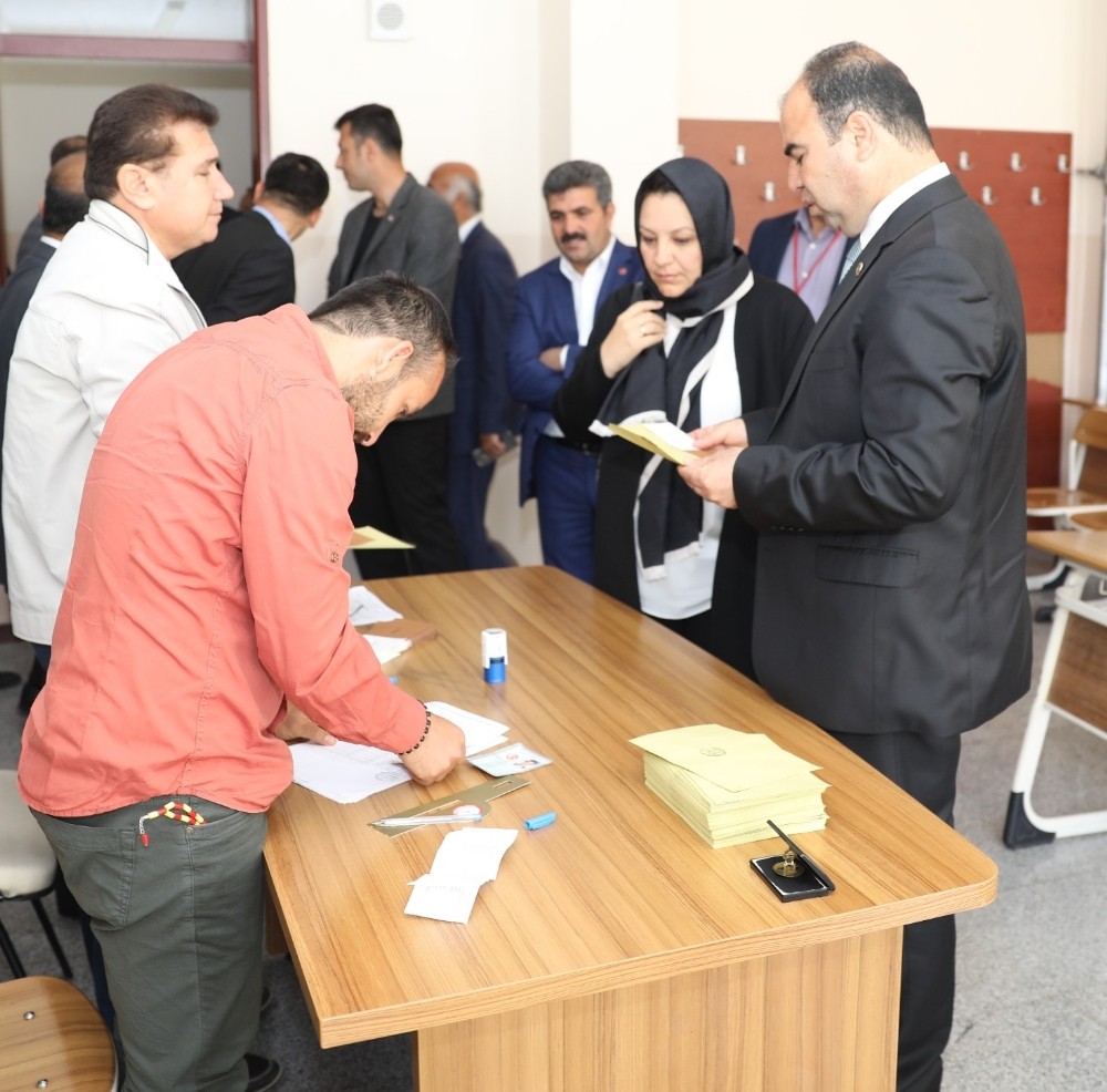 Şanlıurfa Büyükşehir Belediye Başkanı Nihat Çiftçi oyunu kullandı