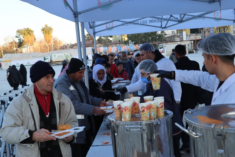 7’DEN 70’E HERKES BÜYÜKŞEHİR’İN İFTAR ÇADIRILARINDA BULUŞTU