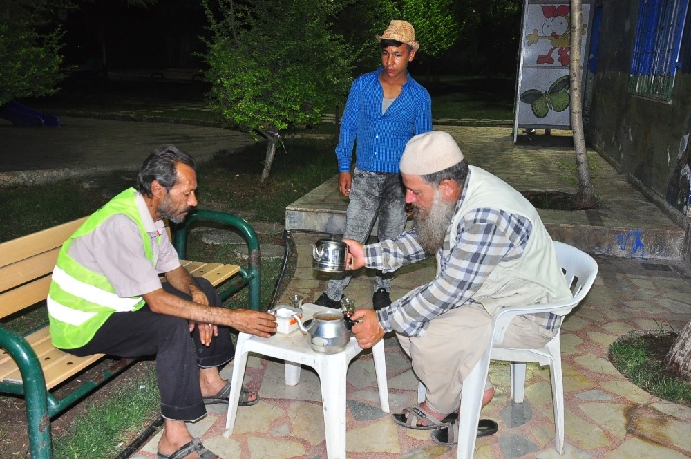 Sıcak hava dalgası etkisini sürdürüyor