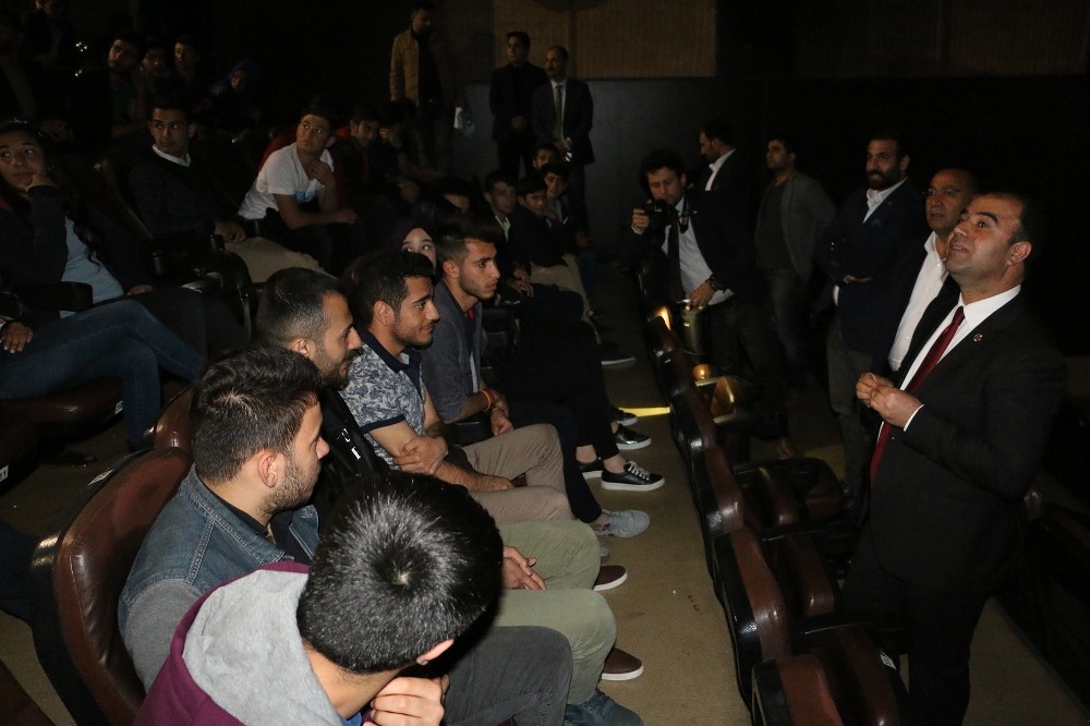 Büyükşehirden sınavlara hazırlanan öğrencilere sinema keyfi